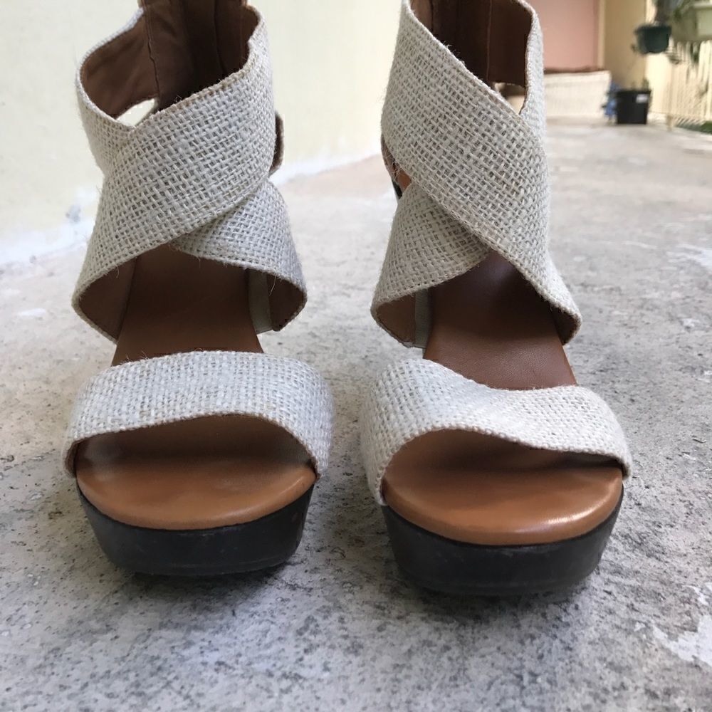 DVF Platforms - Picture 3 of 8